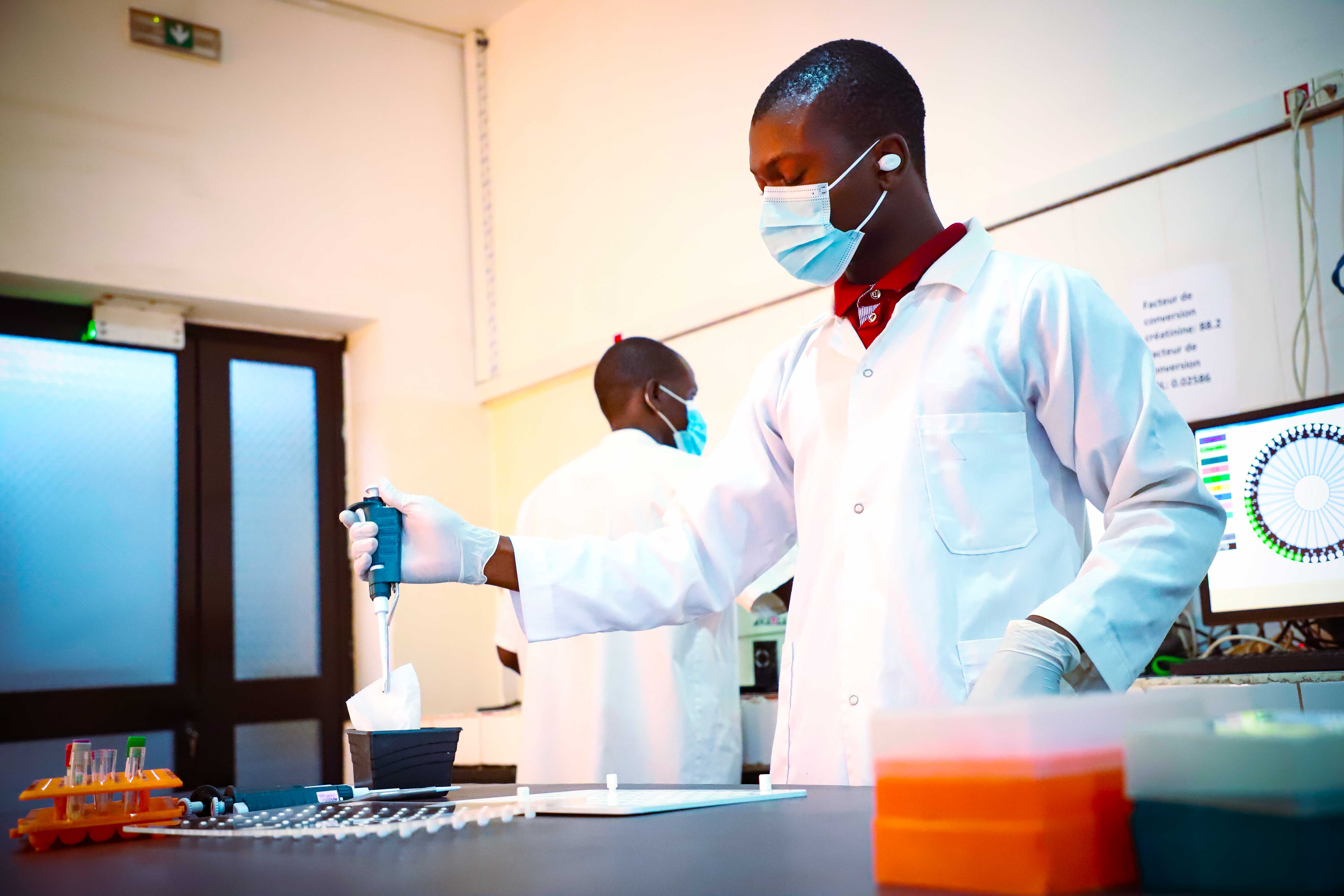salle-biochimie-laboratoire-tieba