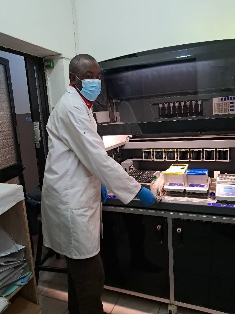 Salle-microbiologie-laboratoire-labotieba-mali-bamako